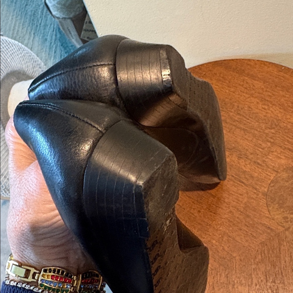 Antonio Melani Black Leather shoes  short wedge heel  gold tone buckle/rivet toe - Picture 9 of 11